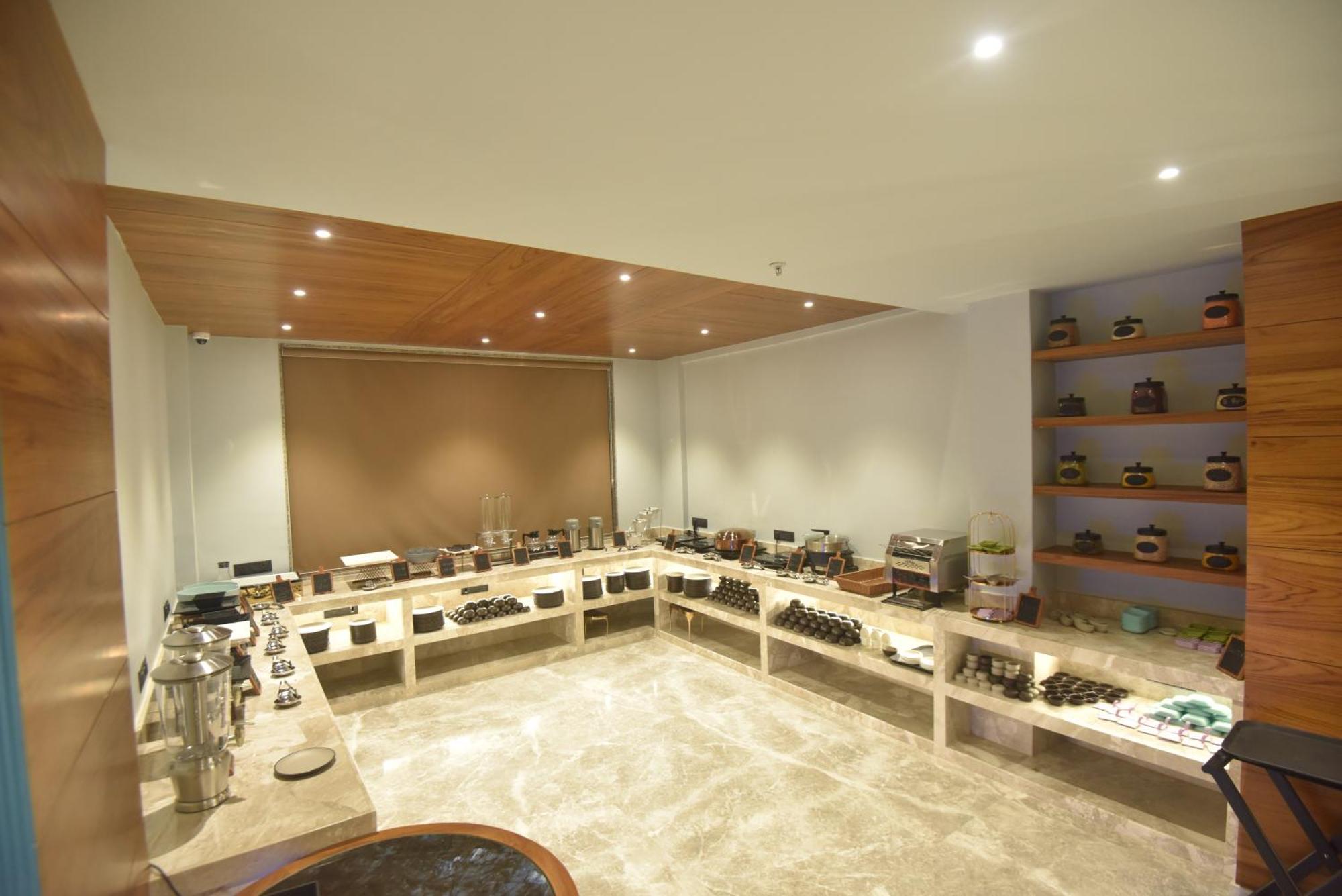 Kings Kraft Tremezzo Inn, Somnath Ngoại thất bức ảnh