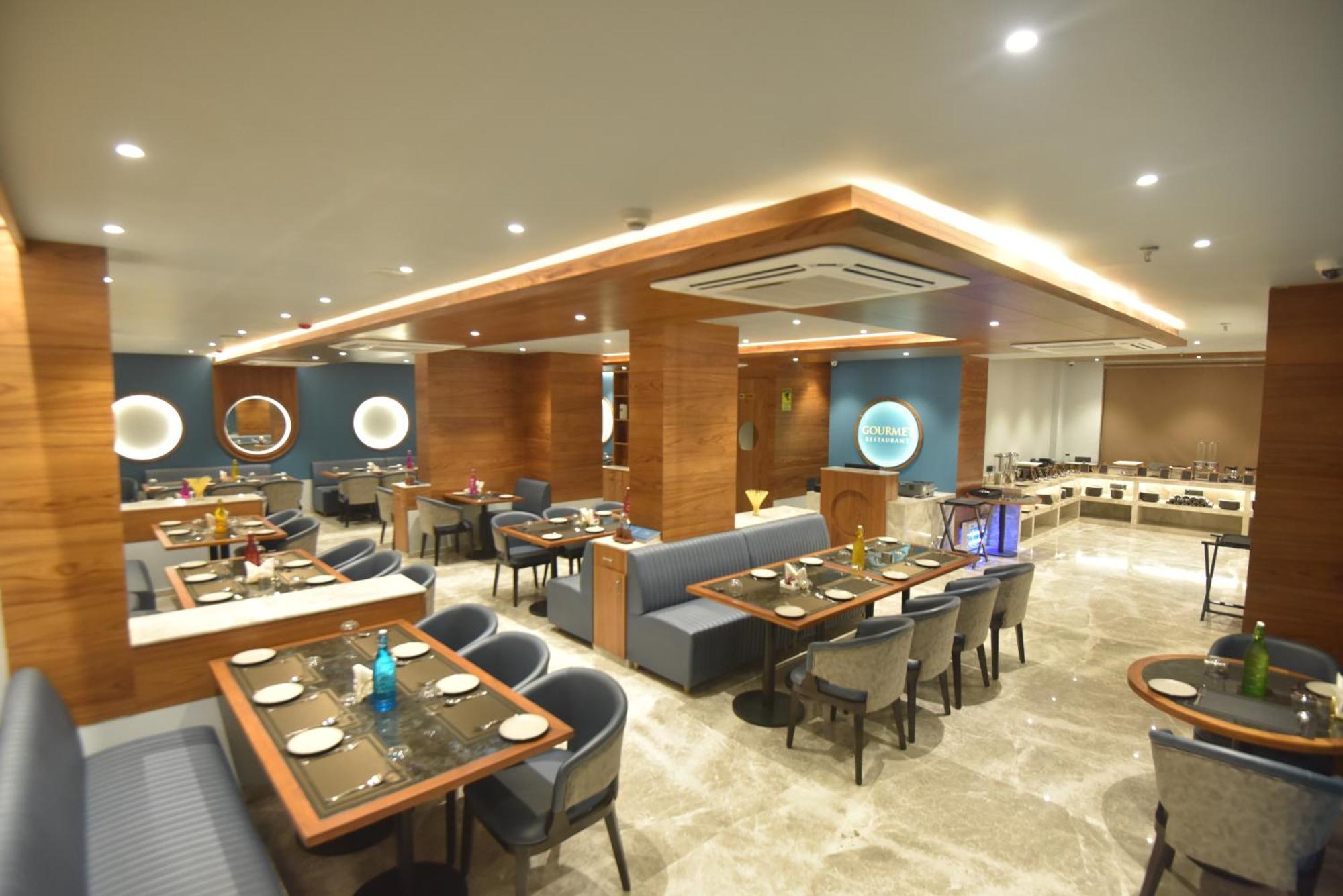 Kings Kraft Tremezzo Inn, Somnath Ngoại thất bức ảnh