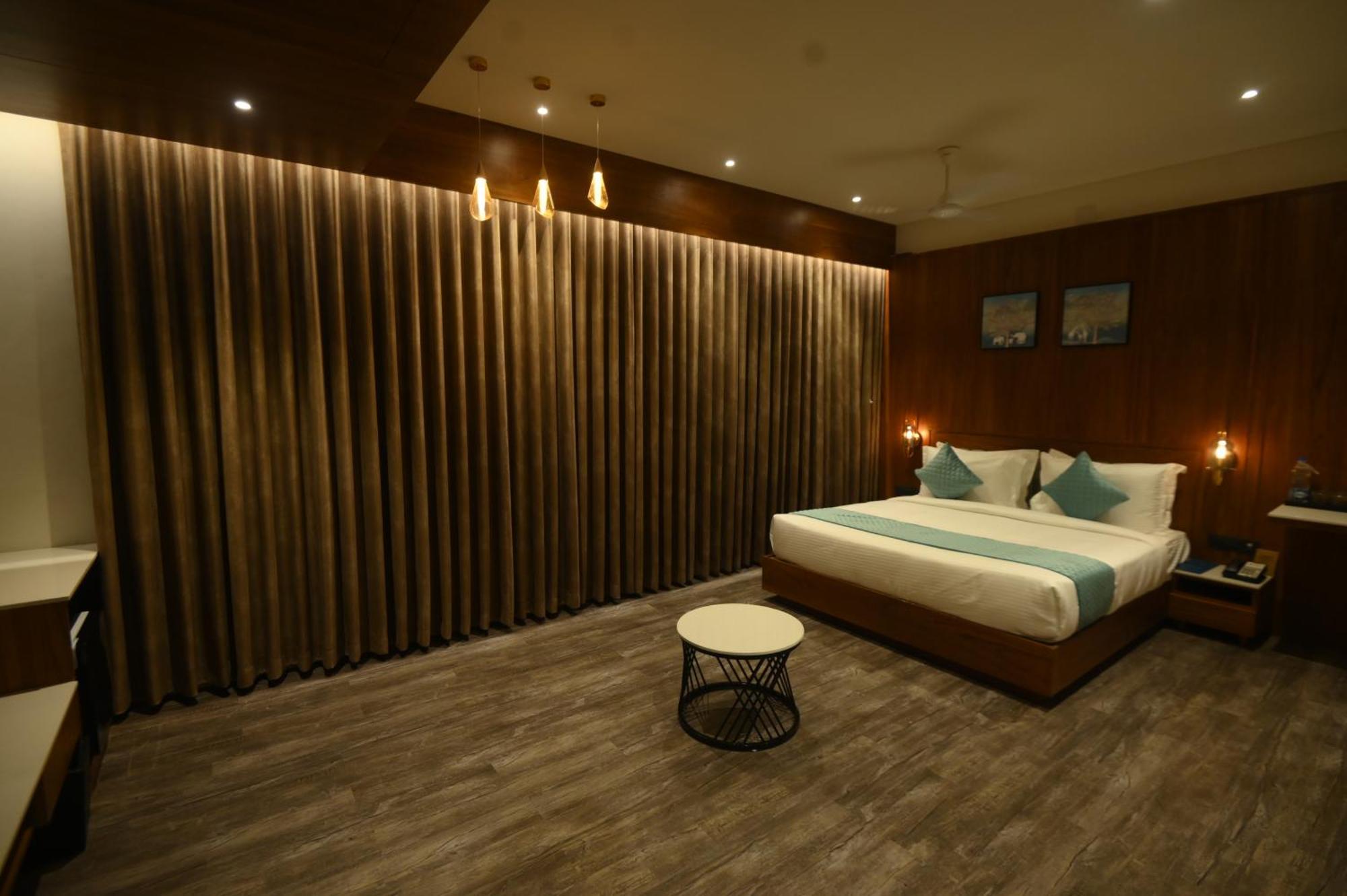 Kings Kraft Tremezzo Inn, Somnath Ngoại thất bức ảnh