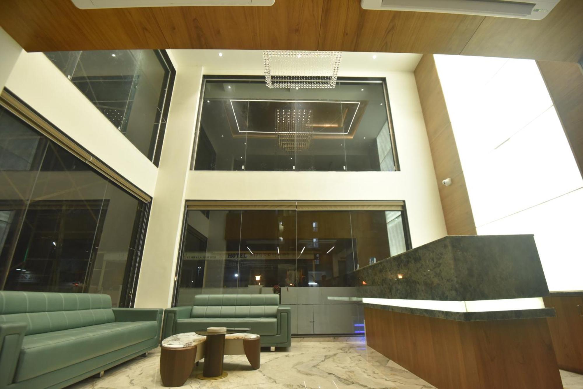 Kings Kraft Tremezzo Inn, Somnath Ngoại thất bức ảnh