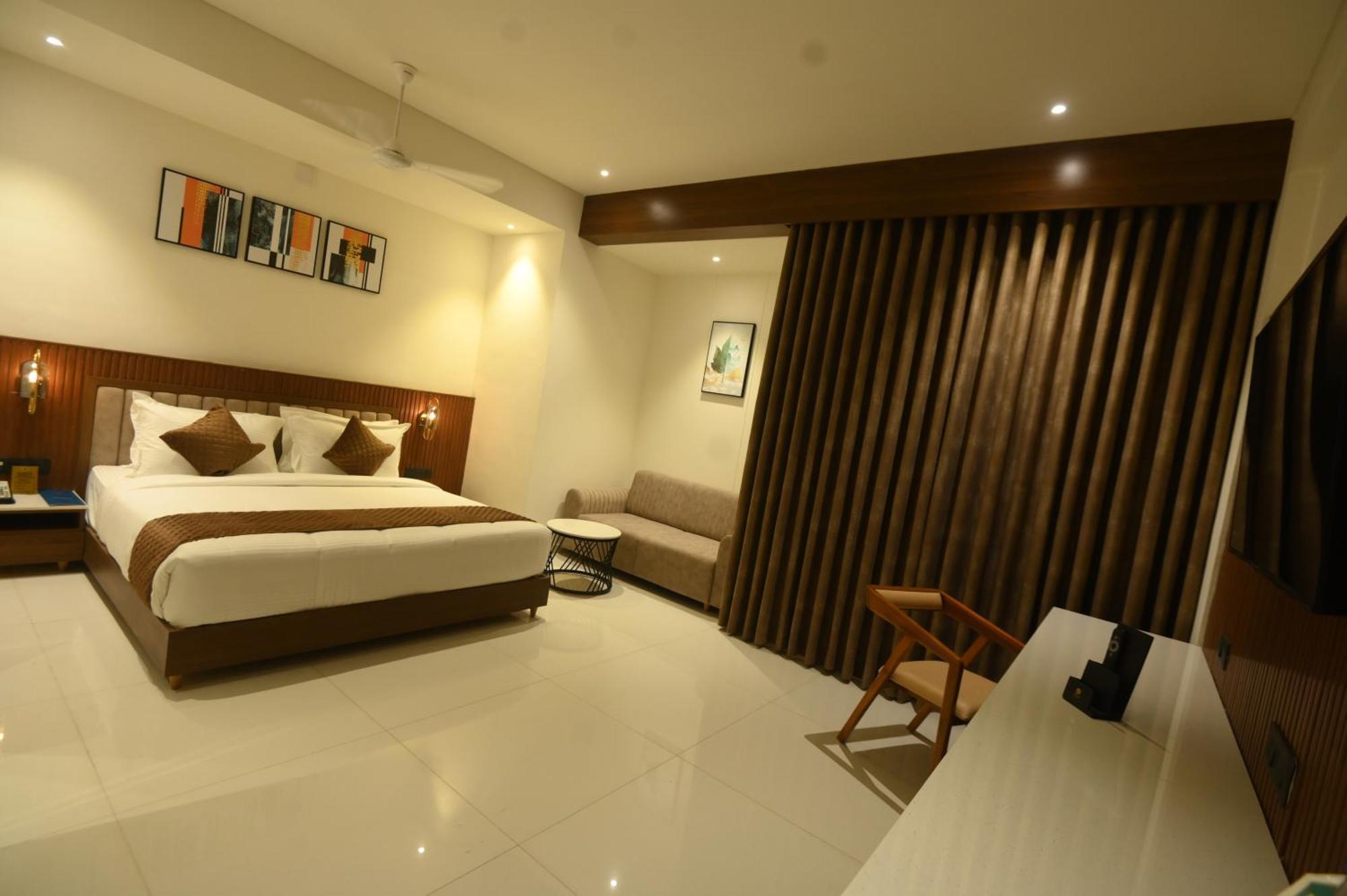 Kings Kraft Tremezzo Inn, Somnath Ngoại thất bức ảnh
